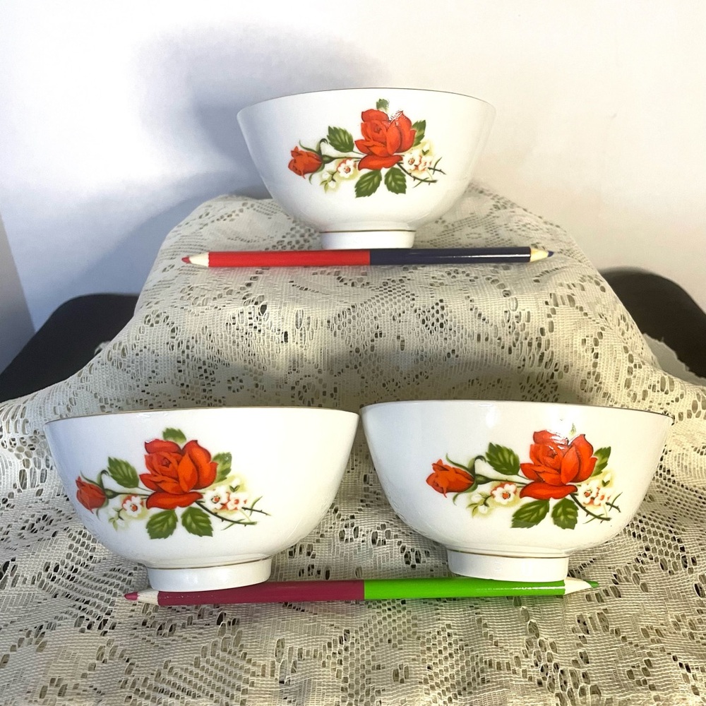 Chinese Floral Rice Bowls 3x White w/ Red Roses Florwers - Gold Trim - Tatung